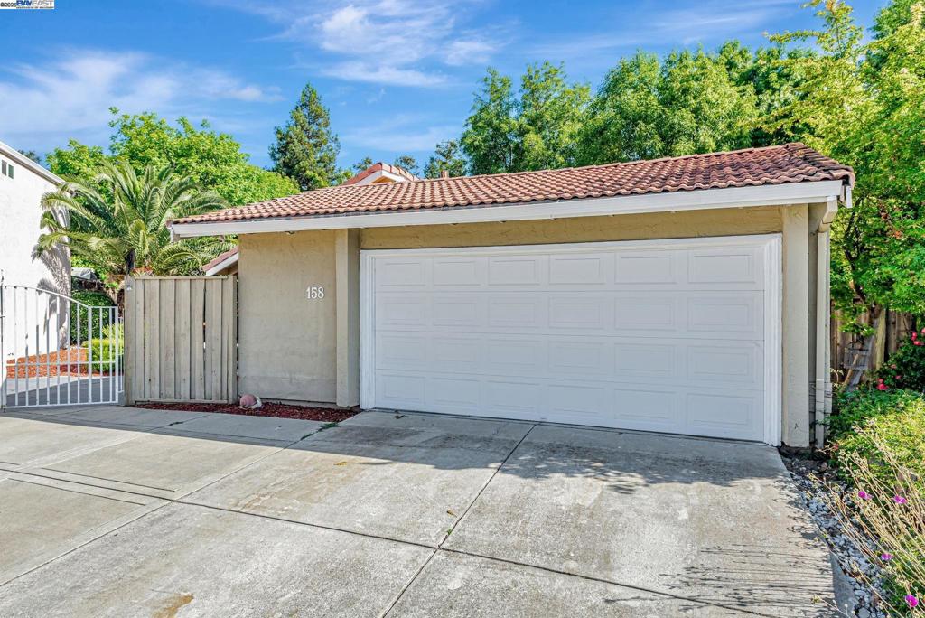 158 Southsun Ct