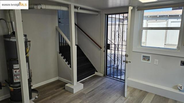 1937 87th Avenue, Oakland CA: https://media.crmls.org/mediaz/8082a987-e414-4304-9567-09bc35d81d71.jpg