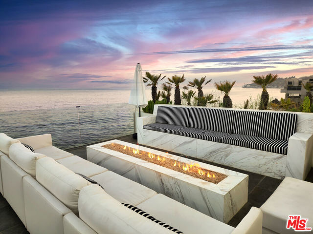 26122 Pacific Coast Highway, Malibu CA: https://media.crmls.org/mediaz/8082b5a4-3934-488a-b0b1-5a29ed4a0dae.jpg