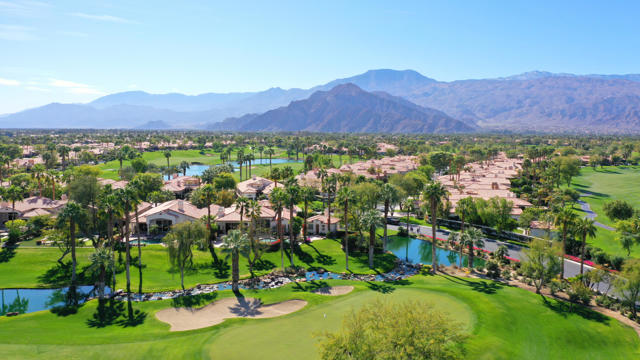 79840 Rancho La Quinta Drive, La Quinta CA: https://media.crmls.org/mediaz/8082df91-755c-40cc-9c61-0b4e784bf5fe.jpg