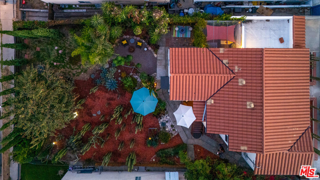 https://media.crmls.org/mediaz/80833c16-de35-4151-9783-ec1f66415803.jpg?preset=X-Large