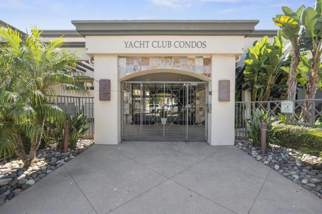 1021 Scott St, San Diego CA: https://media.crmls.org/mediaz/80844cb1-ed97-42bf-aa3c-f2343f8fbd68.jpg