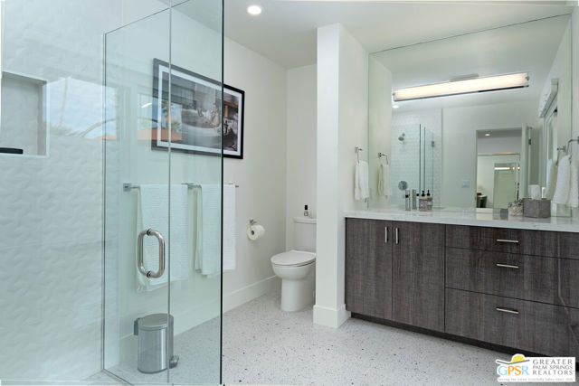 988 E Paseo El Mirador, Palm Springs CA: https://media.crmls.org/mediaz/808489a6-6e2f-4ba1-8795-f9c8154363fe.jpg
