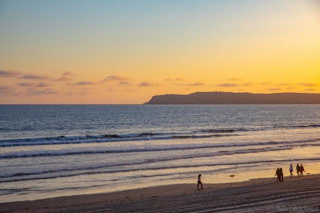 1760 Avenida Del Mundo, Coronado CA: https://media.crmls.org/mediaz/8085ae6a-aeee-4df7-a330-701cf8ecddef.jpg