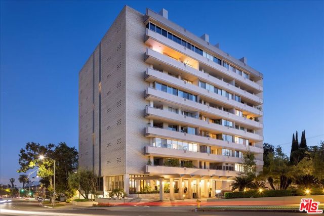 1333 S Beverly Glen Boulevard, Los Angeles CA: https://media.crmls.org/mediaz/8085cdc9-2161-4f27-8504-46461d061f0e.jpg