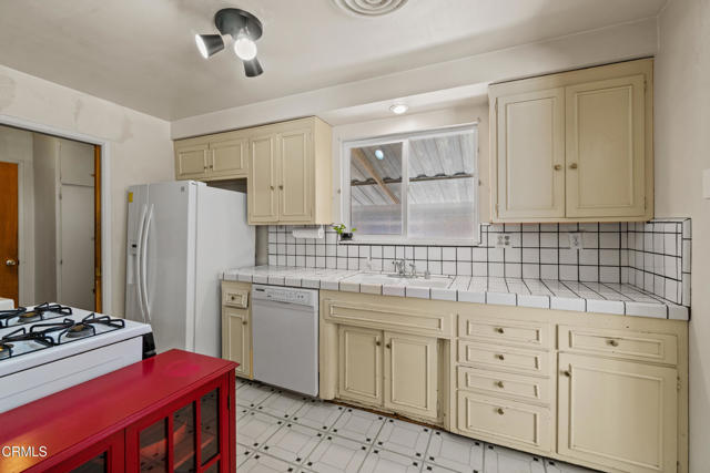 6449 Quakertown Avenue, Woodland Hills CA: https://media.crmls.org/mediaz/80865086-188f-44c0-b3ff-d9a961b1b26a.jpg