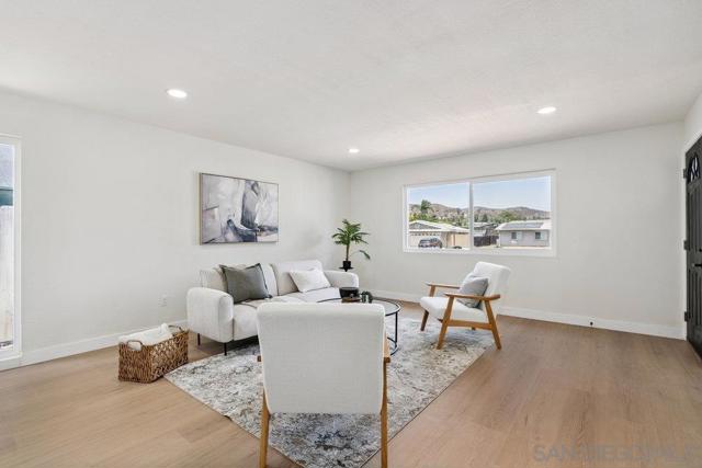 8313 Carlton Oaks Dr, Santee CA: https://media.crmls.org/mediaz/808677e9-185b-4200-a553-21fa4ef5a87c.jpg