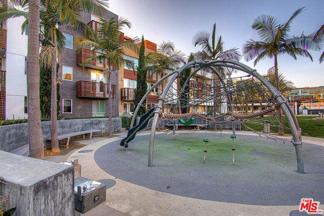 6020 S Seabluff Drive, Playa Vista CA: https://media.crmls.org/mediaz/80869ce8-ba57-495a-a04c-05261094a8ca.jpg