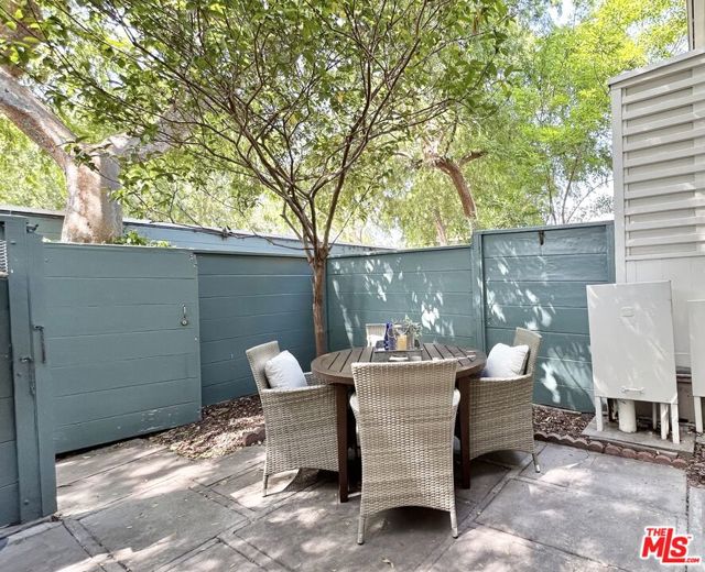 5162 Village, Los Angeles CA: https://media.crmls.org/mediaz/8086e9e3-2728-476b-a07d-b1cb9516800f.jpg