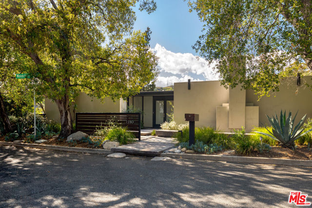 1280 Glen Oaks Boulevard, Pasadena CA: https://media.crmls.org/mediaz/8086ff58-dbee-43ff-8e67-2aaec4eb33c5.jpg