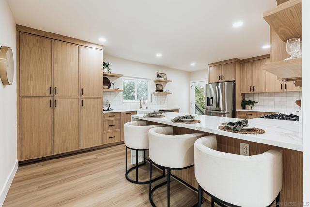 4033 S Hempstead Cir, San Diego CA: https://media.crmls.org/mediaz/80875e96-ed85-4e8c-83dc-f5e7b2c3344d.jpg