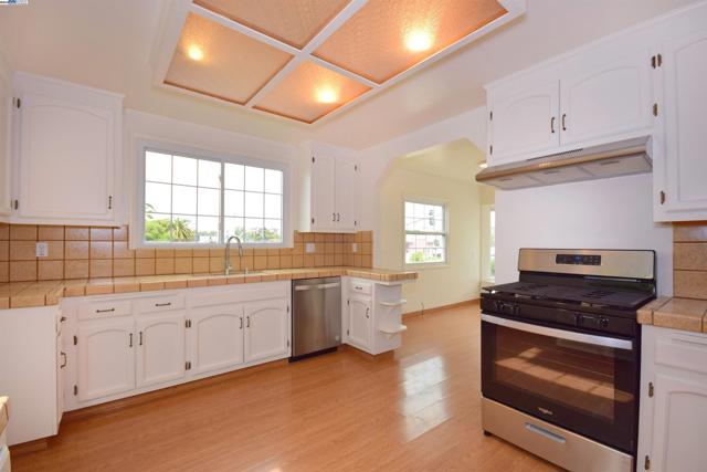 22813 2Nd St, Hayward CA: https://media.crmls.org/mediaz/8087a56a-e34e-4c14-a9a6-c67cbba15aab.jpg