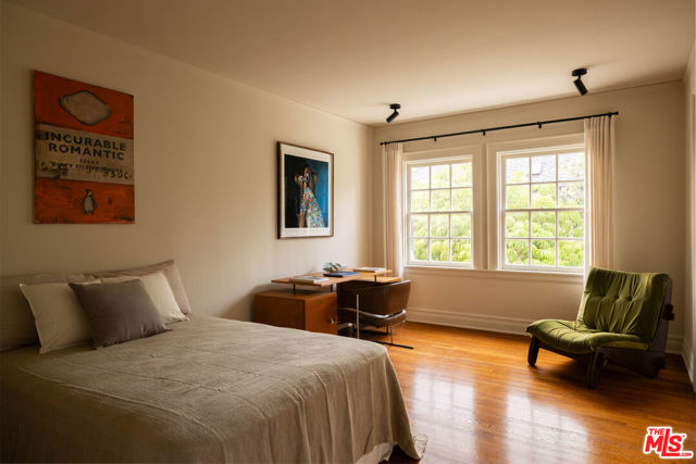 324 S Rimpau Boulevard, Los Angeles CA: https://media.crmls.org/mediaz/8087b288-b125-4758-9aaa-6adcc03791fd.jpg