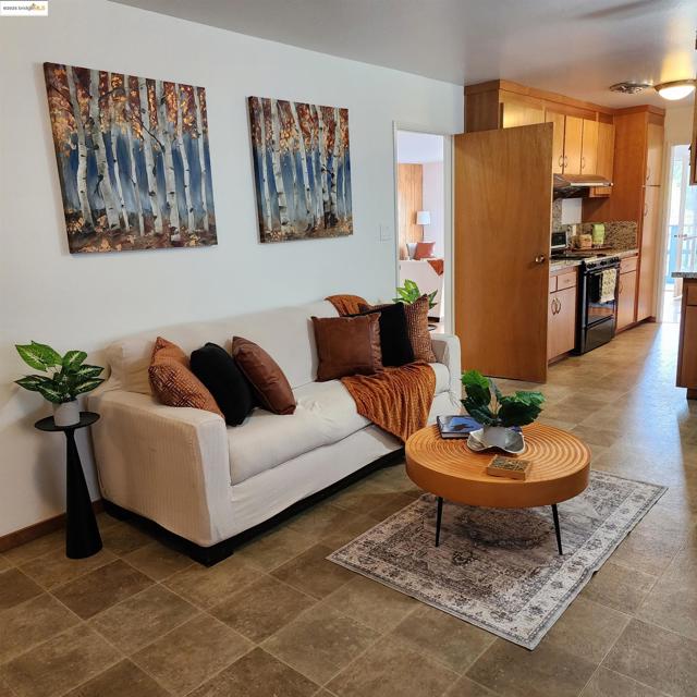 3312 Wisconsin St, Oakland CA: https://media.crmls.org/mediaz/8087cac4-94a6-460c-887d-c4fdfb7533d3.jpg