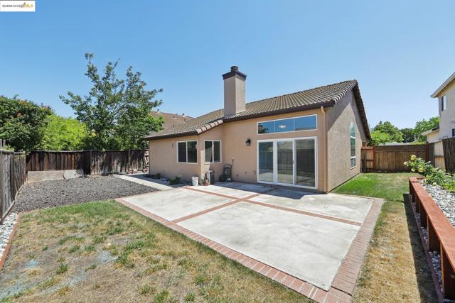 2118 Connie Ln, Oakley CA: https://media.crmls.org/mediaz/80884493-b575-4d63-bc5d-ed5fdc58d4fd.jpg