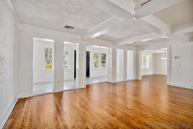 1312 3Rd St, Coronado CA: https://media.crmls.org/mediaz/808855c8-6ac0-4480-a342-3ebeeba064c8.jpg