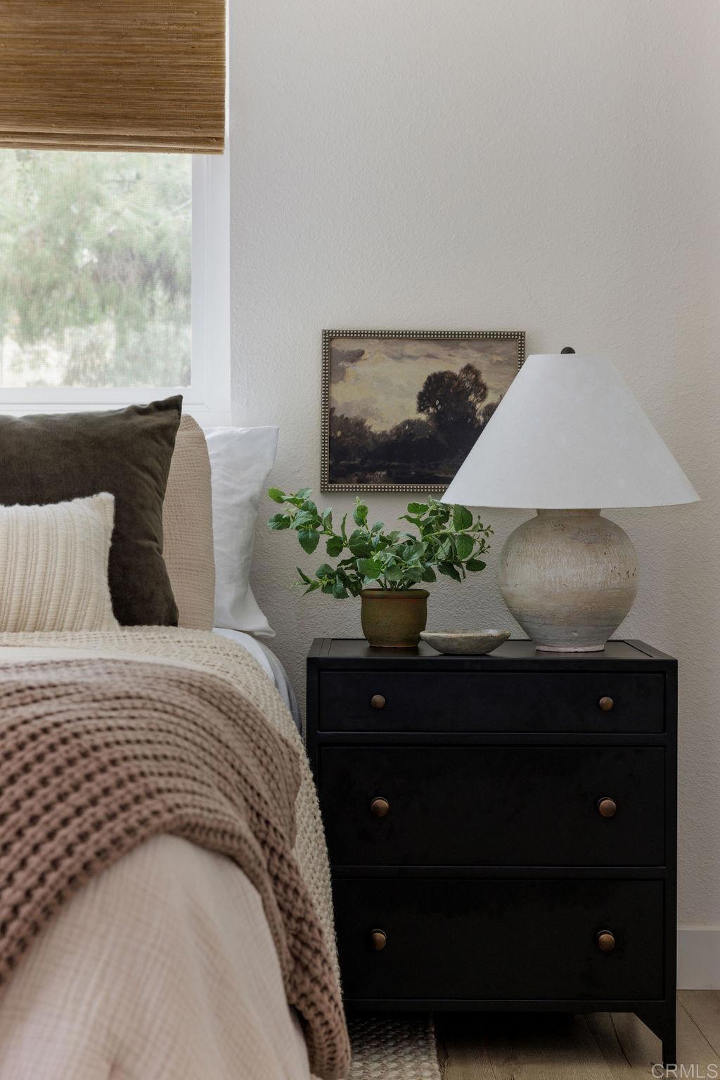 https://media.crmls.org/mediaz/8088e35a-7cf6-4f22-a29a-b1516583b096.jpg?preset=X-Large