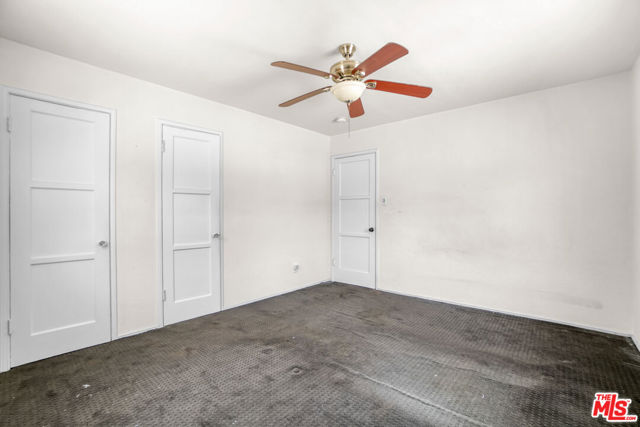 6833 Simpson Avenue, North Hollywood CA: https://media.crmls.org/mediaz/808929ab-393d-4155-babc-1387bd00bf7e.jpg