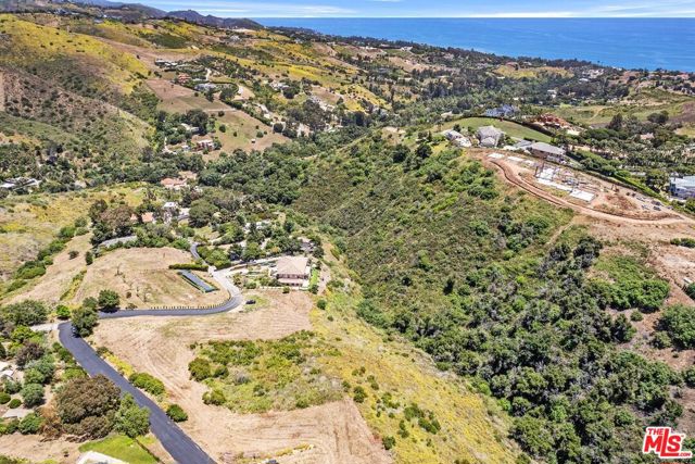 1 Via Acero Street, Malibu CA: https://media.crmls.org/mediaz/80898ad0-13f9-4dc4-9a47-c1103a5913b5.jpg