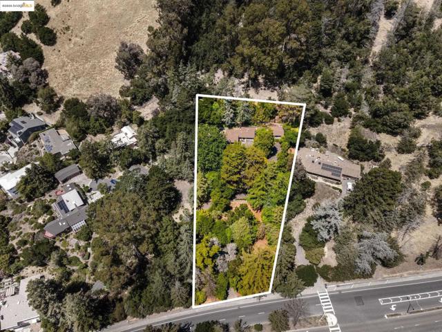 2976 Joaquin Miller Rd, Oakland CA: https://media.crmls.org/mediaz/808a1566-850b-405a-97d3-2533ff40d3e1.jpg