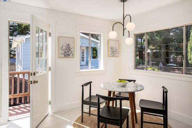 5731 Hermann St, Oakland CA: https://media.crmls.org/mediaz/808a49e4-6fa2-4e23-b704-7350c19b6a88.jpg