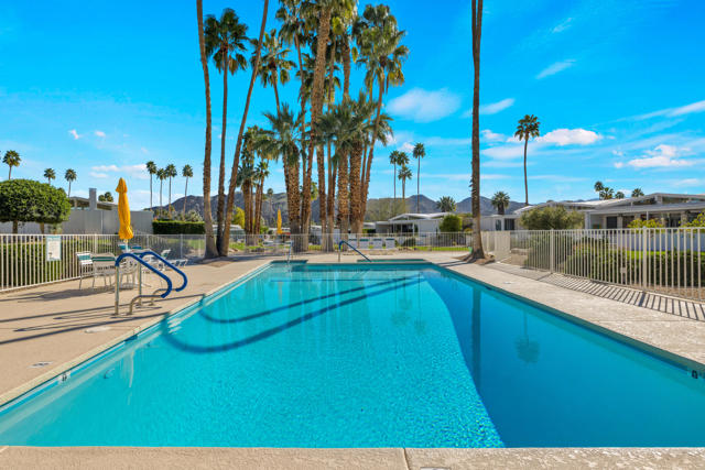 246 E Avenida Granada, Palm Springs, CA 92264