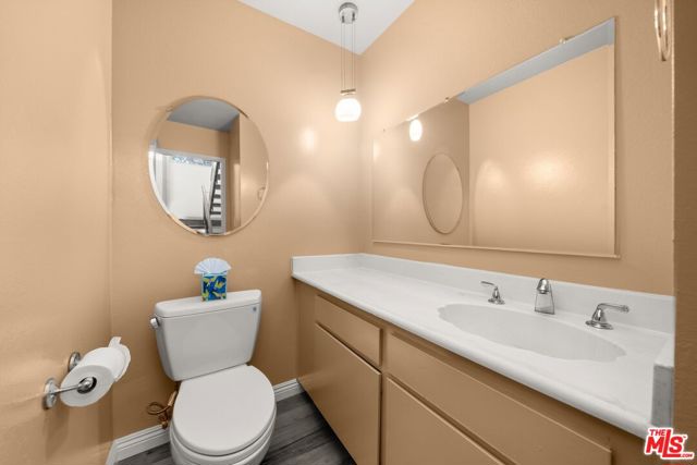 5245 Coldwater Canyon Avenue, Sherman Oaks CA: https://media.crmls.org/mediaz/808b09ef-8643-4666-a46f-51e1dd01b524.jpg