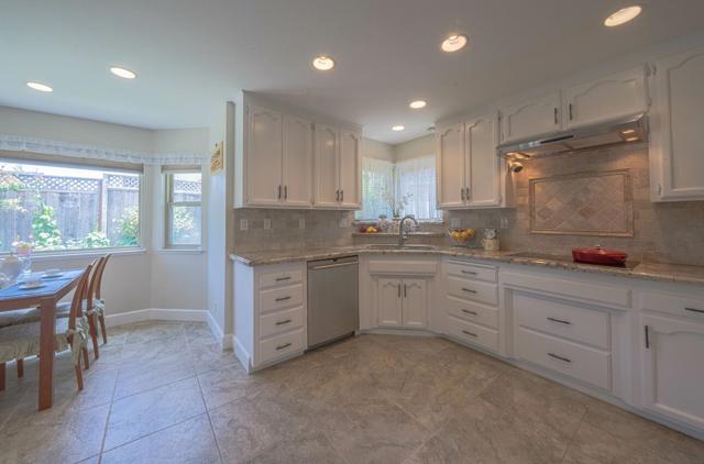1121 Palo Alto Way, Salinas CA: https://media.crmls.org/mediaz/808b45e1-1b75-4243-aeb0-d53f4ec387f3.jpg