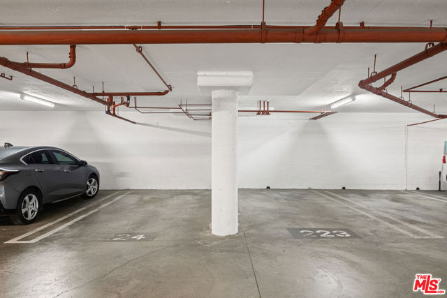 8180 Manitoba Street, Playa del Rey CA: https://media.crmls.org/mediaz/808bf323-22e2-4436-9281-6479c23d09c3.jpg