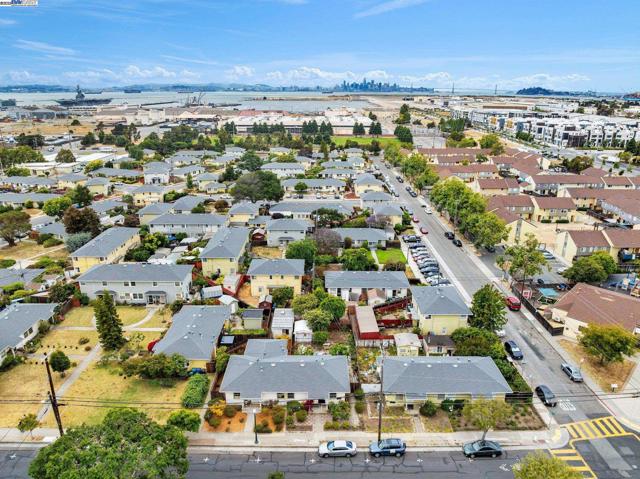 1811 3rd St, Alameda CA: https://media.crmls.org/mediaz/808c0cc7-2fef-41ec-973f-50d0f6f07bfd.jpg