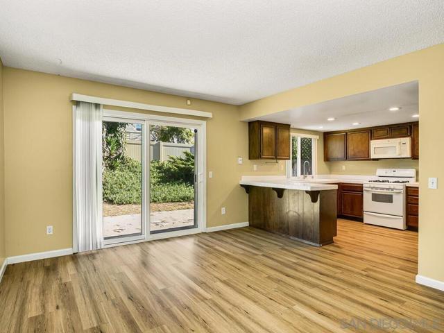 9555 Via Pereza, San Diego CA: https://media.crmls.org/mediaz/808c4dcb-25b6-4c50-99d7-88540910f3ef.jpg