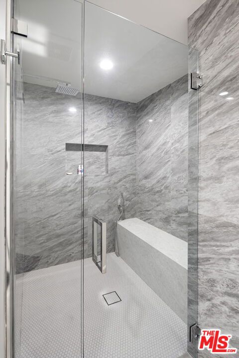 300 N Swall Drive, Beverly Hills CA: https://media.crmls.org/mediaz/808c86d8-9a4b-4825-8c71-4ef2b2d15b83.jpg