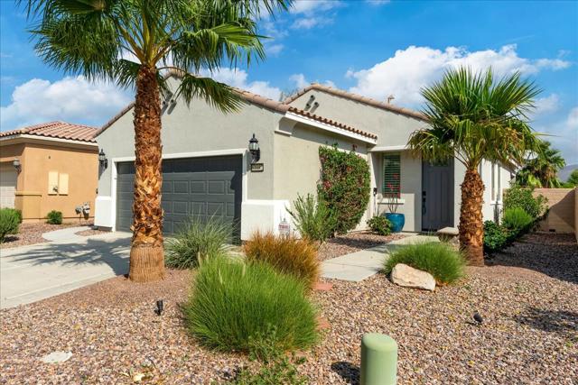 81682 Avenida Celaya, Indio CA: https://media.crmls.org/mediaz/808d446c-cba6-4256-b0a4-4a42d489e81f.jpg