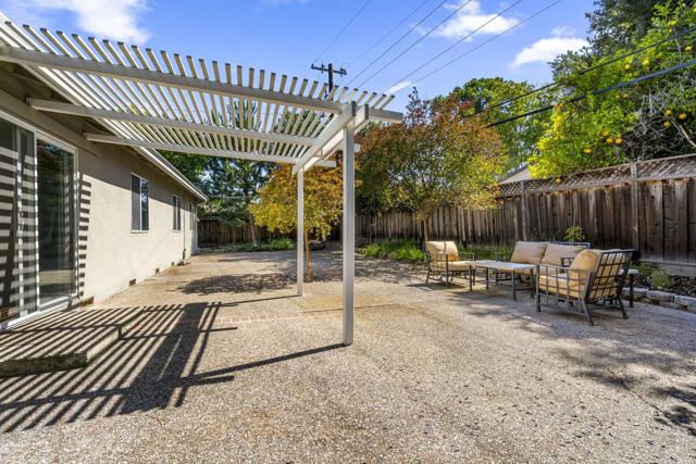 1655 Kennard Way, Sunnyvale CA: https://media.crmls.org/mediaz/808d5874-0a50-4374-bd09-53b7d09da878.jpg