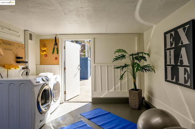 3008 Deakin St, Berkeley CA: https://media.crmls.org/mediaz/808dba44-603f-40a2-8a60-bb7e39e2dd10.jpg