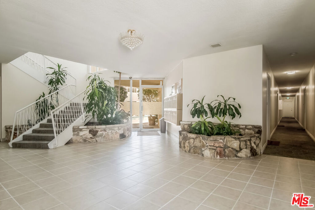 14065 Moorpark StreetSherman Oaks img 3