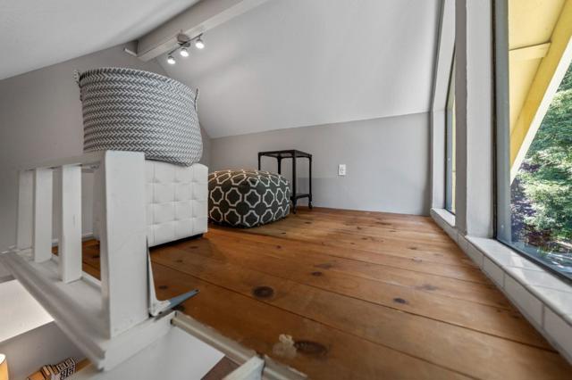 2518 W Middlefield Road, Mountain View CA: https://media.crmls.org/mediaz/808e1128-5e47-4761-b9c3-d3a3fcfb373f.jpg