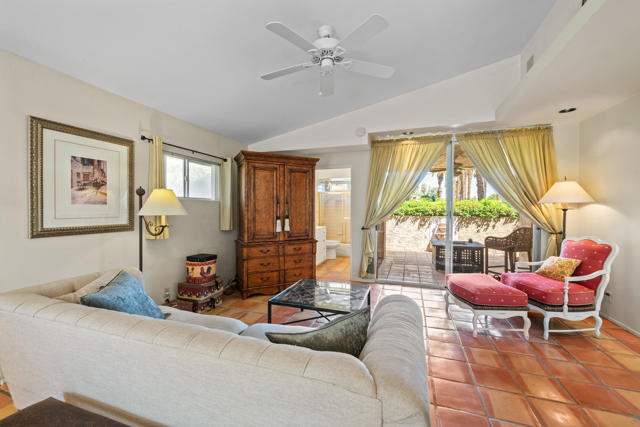 73438 Foxtail Lane, Palm Desert CA: https://media.crmls.org/mediaz/808e5661-9b74-4813-bfbf-fd715fabfd70.jpg
