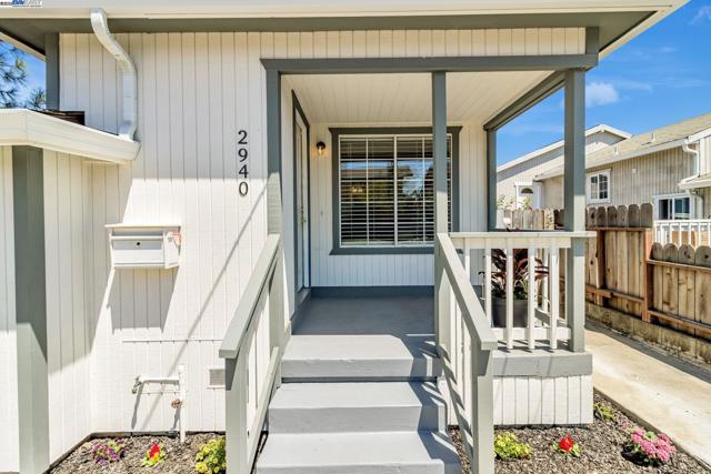 2940 Somerset Ave, Castro Valley CA: https://media.crmls.org/mediaz/808e58fa-c5d5-4d4b-b431-4983b91b3598.jpg