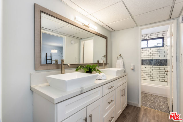 11828 Goshen Avenue, Los Angeles CA: https://media.crmls.org/mediaz/808e67be-0a1b-4631-9fd7-e19a25d9aca6.jpg