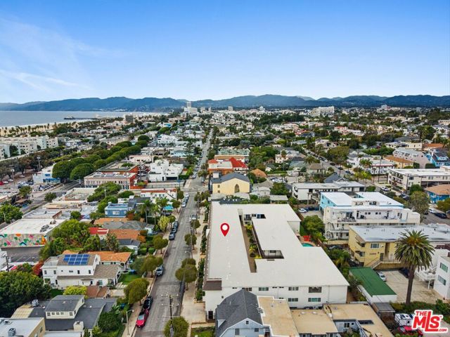 2721 2nd Street, Santa Monica CA: https://media.crmls.org/mediaz/808e7d9c-320c-4dfa-a939-b0e80973ad38.jpg