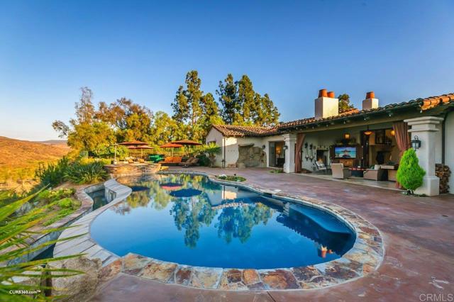 16531 Zumaque, Rancho Santa Fe CA: https://media.crmls.org/mediaz/808e92b7-11bf-4cbc-8d66-98877e4fc0a0.jpg