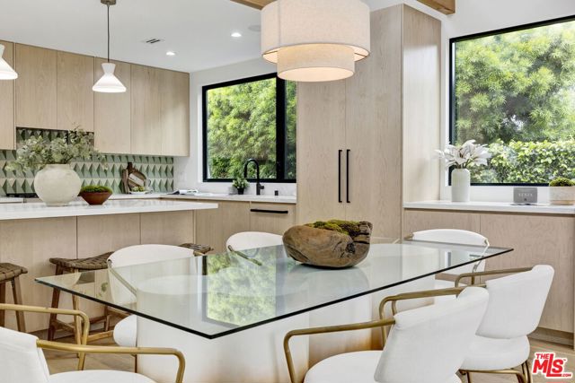 12469 Greene Avenue, Los Angeles CA: https://media.crmls.org/mediaz/808eb89f-f6bf-47c5-b2da-e1a6e5517f0e.jpg