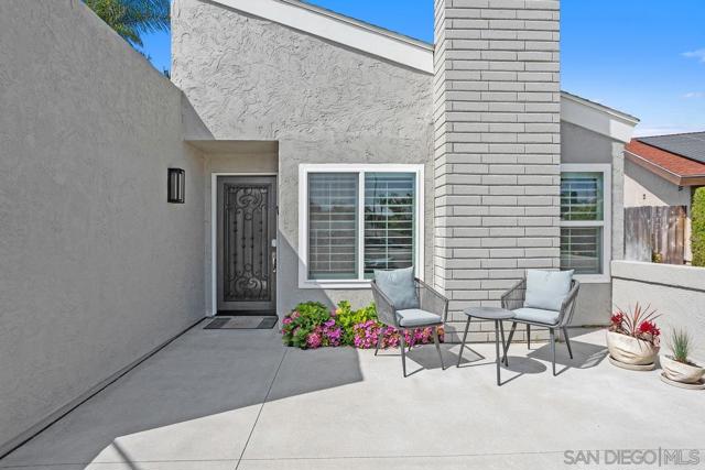 2112 Park Dale Ln, Encinitas CA: https://media.crmls.org/mediaz/808ebf9b-1383-47b3-8d11-3a30fc8f5ec0.jpg