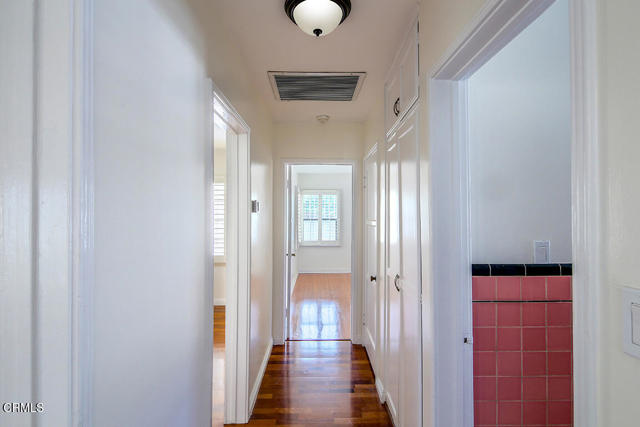 Detail Gallery Image 10 of 31 For 3411 S Cochran Ave, Los Angeles,  CA 90016 - 3 Beds | 2 Baths