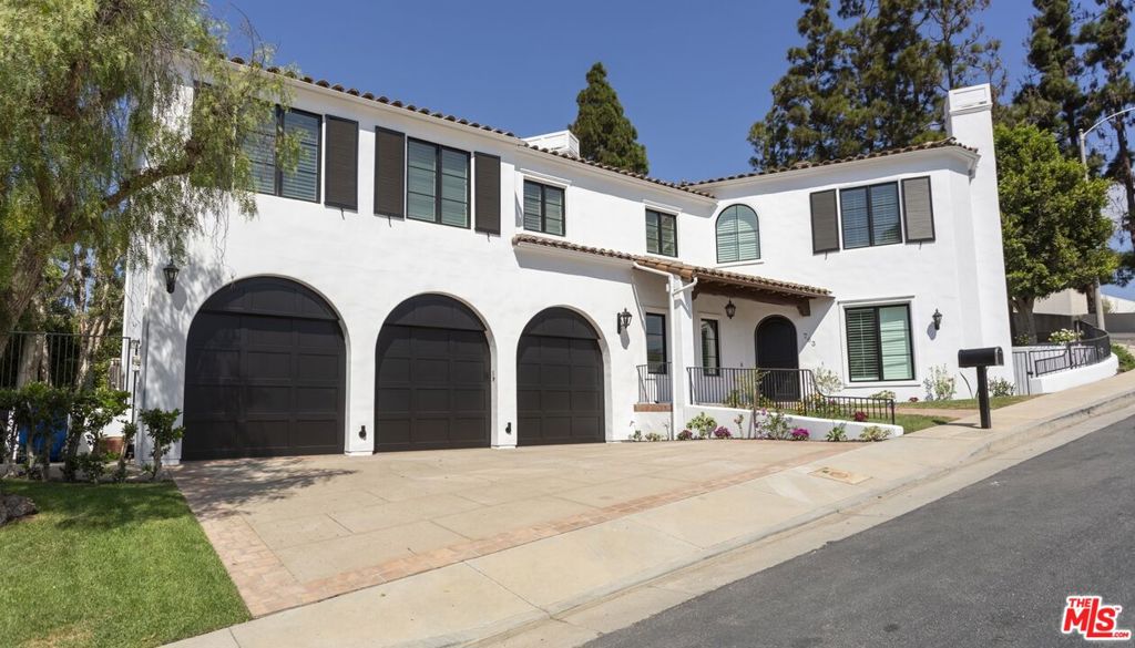 763 Patterson Place — architectural residence
