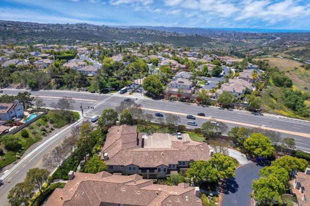6342 Citracado Cir, Carlsbad CA: https://media.crmls.org/mediaz/808f96dd-de03-4b33-b52a-4fe3a28afb34.jpg
