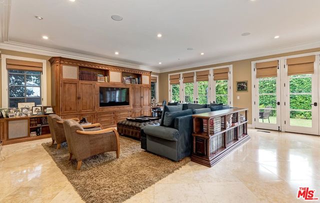 9355 Kirkside Road, Los Angeles CA: https://media.crmls.org/mediaz/808fd3b0-e355-428d-bbe4-af44ed0854ac.jpg
