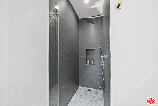 2631 Castle Heights Place, Los Angeles CA: https://media.crmls.org/mediaz/809009d0-a98d-4f44-a013-c70474f25699.jpg