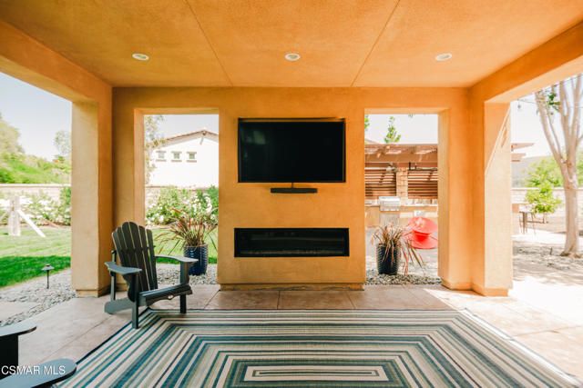 1323 Arroyo View Street, Thousand Oaks CA: https://media.crmls.org/mediaz/80902230-4e48-4ed4-a0eb-2f93c9c867ea.jpg